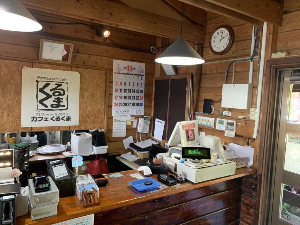 カフェくるくまの店内