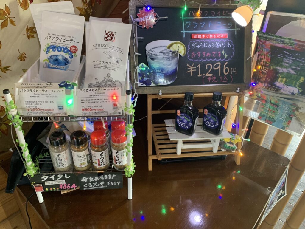 カフェくるくまの店内